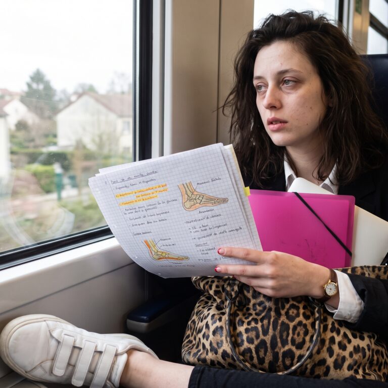 etudiante_train_banlieue